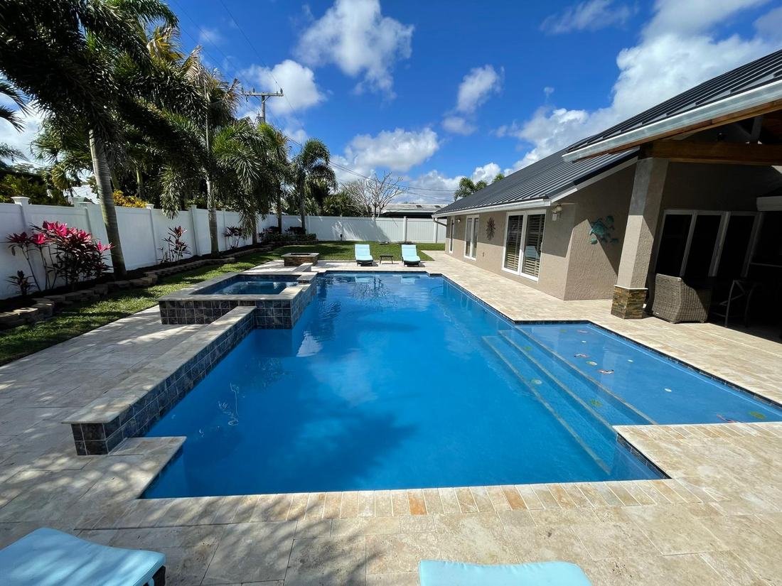 Finished pool with tanning ledge, second angle